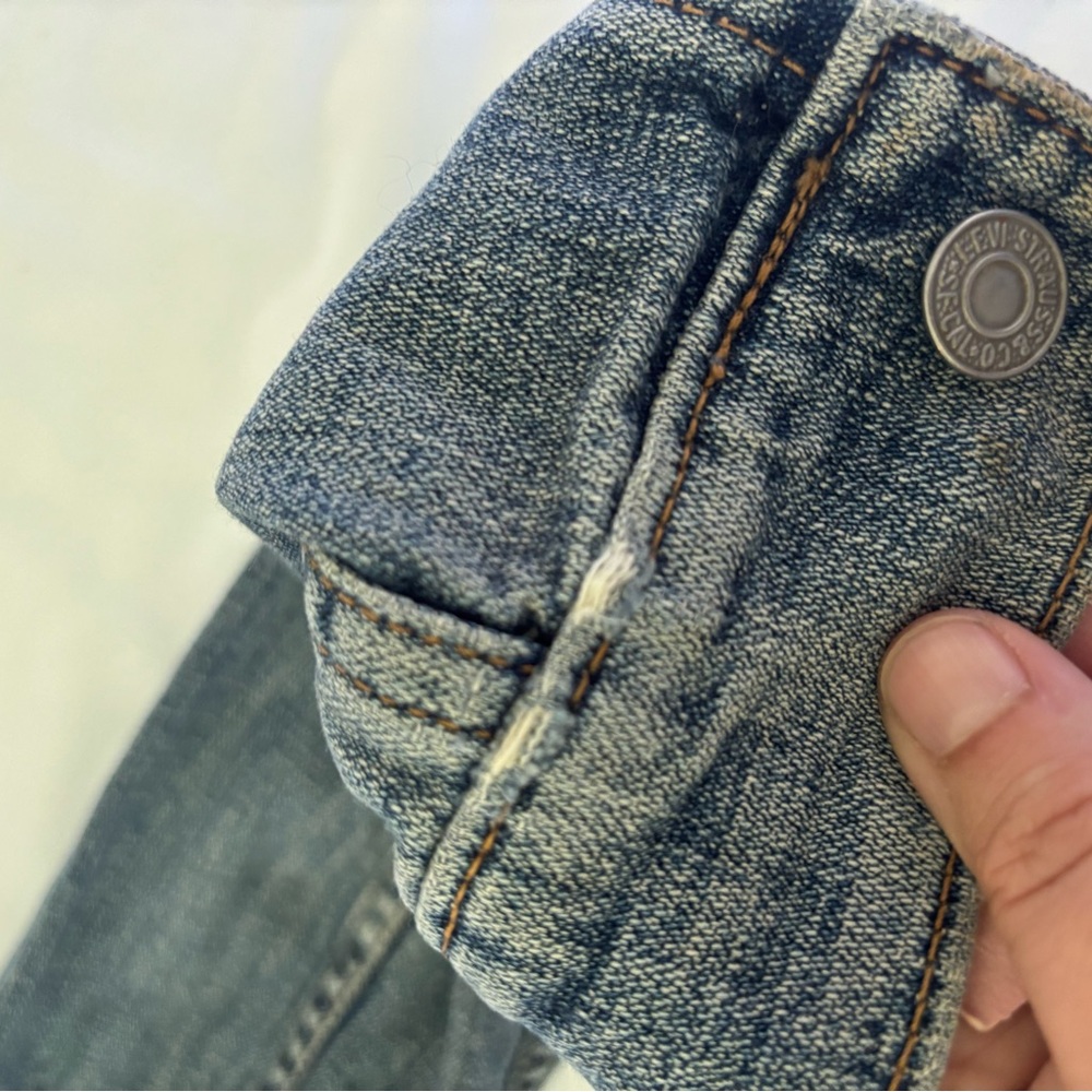 Women’s classic Levi's Denim Jacket - Picture 7 of 7